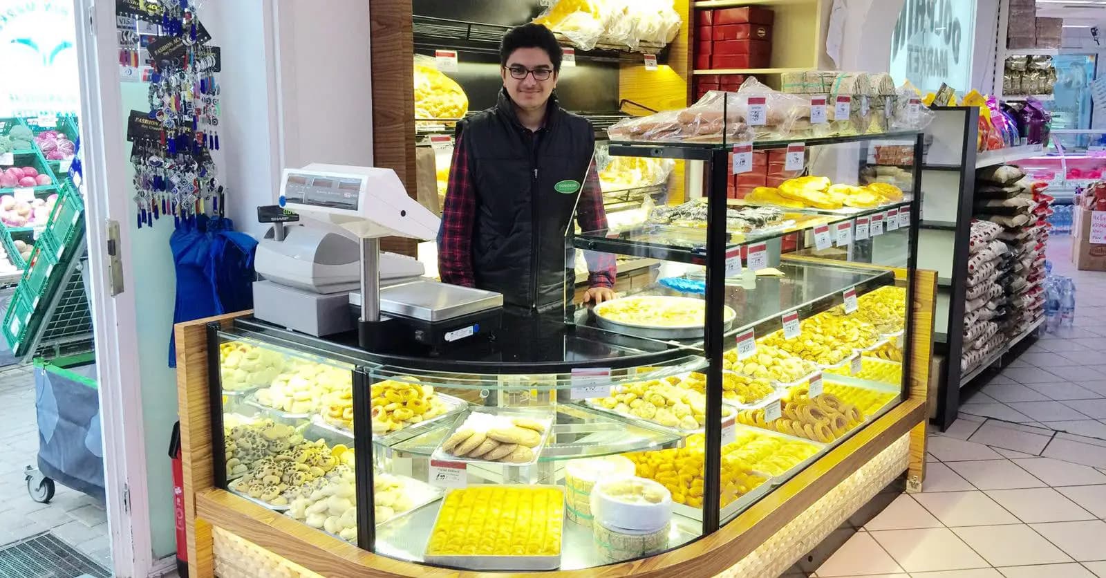 Turkish baked goods and baklava at Dolphin Market Munich